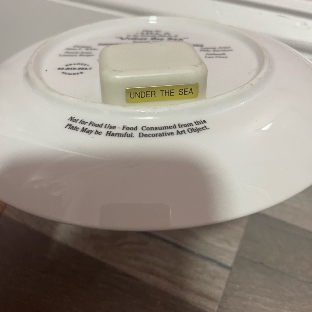 The Bradford Exchange Little Mermaid Collector's Plate - Blue and Red - Picture 3 of 3